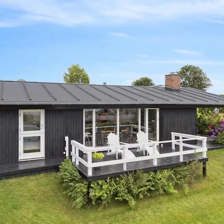 Sommarhus Vid Skåstrup Med Havsutsikt Semesterbostad *
