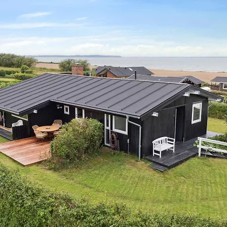 Sommarhus Vid Skåstrup Med Havsutsikt Bogense