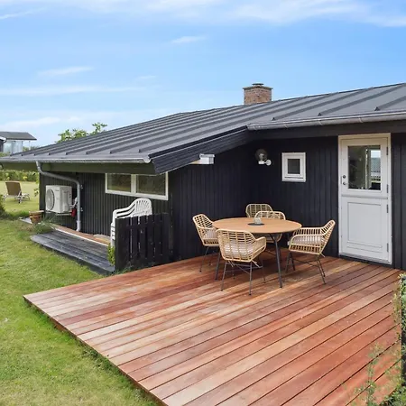 Sommarhus Vid Skåstrup Med Havsutsikt Semesterbostad *