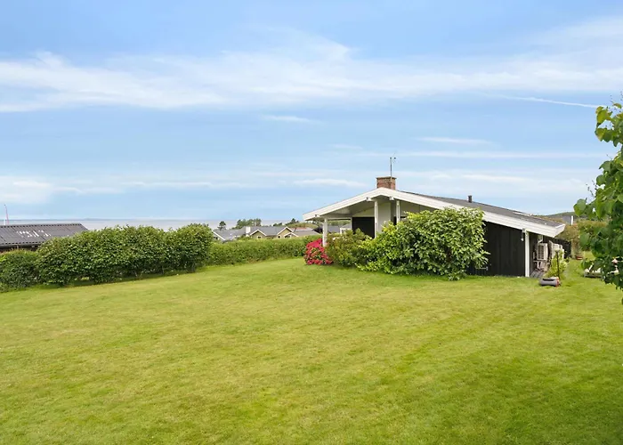 Lovely Summerhouse By Skaastrup W Sea View * Bogense